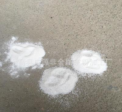 批發純白圓粒石英砂與石英粉 人造草坪專用橡膠顆粒的規格、價格與廠家全解析
